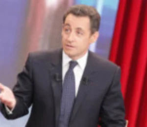 Nicolas Sarkozy fustige la gratuité de la presse